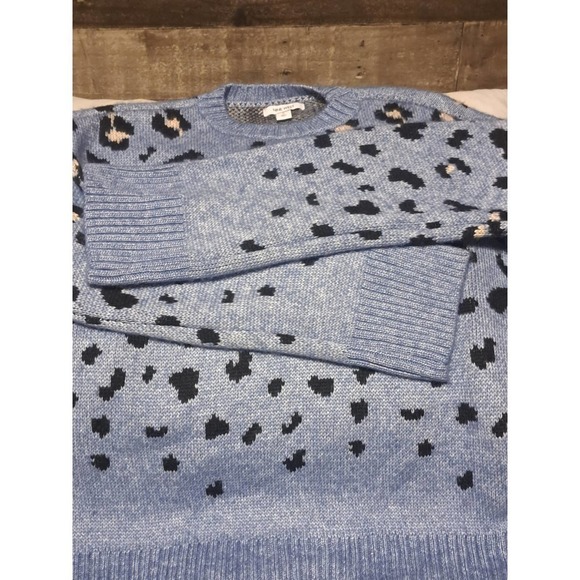 Nine West Women's Long Sleeve Light Blue Cheetah Print Pullover - Picture 4 of 4
